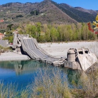 Aulla, crolla il ponte della strada provinciale
