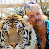 Rob Lowe sta per diventare Joe Exotic?