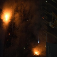 Grattacielo avvolto dalle fiamme