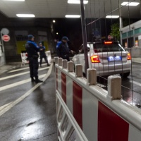 L'attacco a Fontana: «Vuole tradire i frontalieri»