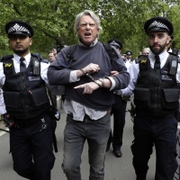 Anche a Londra si protesta contro il lockdown