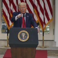 Twitter "corregge" Trump per la prima volta