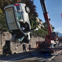 L'auto finisce nel lago, muore una 24enne