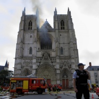 Incendio «doloso» nella cattedrale di Nantes