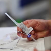 Vaccino, un centinaio di esperti sostengono la "scorciatoia"