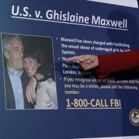L'arresto di Ghislaine Maxwell mette sotto pressione l'elite mondiale che frequentava i festini pedofili