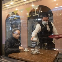 Ristoranti: mascherina obbligatoria per gli addetti alla clientela