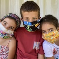 Mascherine per tutti i gusti: «Così ho dato gioia ai bimbi»