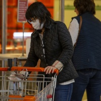 L'Ordine dei Medici Ticinesi: «Mascherina obbligatoria anche al supermercato e negli uffici»