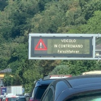 Auto contromano sull'A2