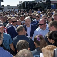 Lukashenko: «Prima una nuova costituzione, poi le elezioni»
