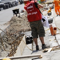 Sindacalista di Unia preso a sassate: «Inaccettabile aggressione»