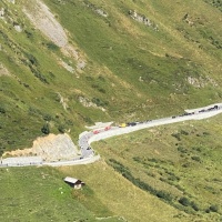 Scontro fatale sulla strada dell'Oberalp: morto un ciclista
