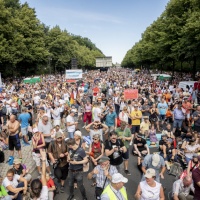 Berlino vieta le manifestazioni contro le restrizioni