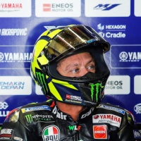 Rossi inviperito: «Il più grande rischio della mia carriera, Zarco è matto»