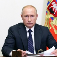 Putin e il vaccino russo: «Mia figlia si sente bene»
