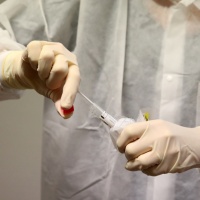 Covid, contagiato due volte in 4 mesi