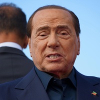 Silvio Berlusconi in ospedale «tracce di una polmonite bilaterale»