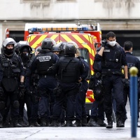 Parigi, fermate altre 5 persone: «È un atto terroristico islamista»