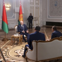 Lukashenko ammette: «Forse sono rimasto al potere un po' troppo»