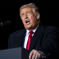 Trump congela TikTok: stop ai download da domenica, blocco definitivo a novembre