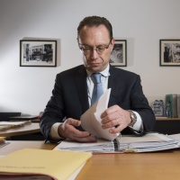 Sms di Ermani a Pagani: «Trattamela bene, se no ricomincio»