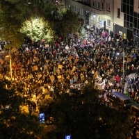 Migliaia in piazza contro la legge anti-aborto