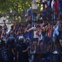 Ultimo saluto a Maradona, decine di feriti e 13 fermi