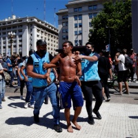 Caos ai funerali di Maradona a Baires