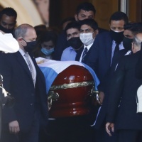 Un fiume di persone per i funerali di Maradona: «Sono immagini mai viste»