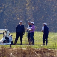 Quel «you are fired» giunto mentre Trump giocava a golf