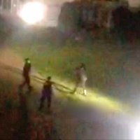 I drammatici momenti della sparatoria in un video