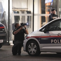Attacco terroristico a Vienna: spari all'impazzata sui passanti