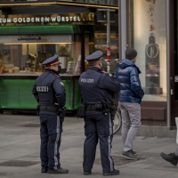 Natale: pattuglie di polizia nei centri commerciali