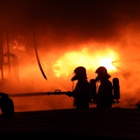 Incendio al deposito di pneumatici: non ci sono feriti