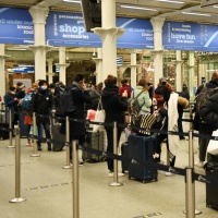 Il caos dei trasporti e la paura della nuova variante