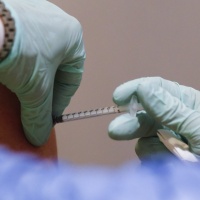 Una persona muore dopo la vaccinazione