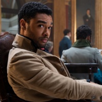 Regé-Jean Page da duca di “Bridgerton” a 007? «È un onore essere considerato»
