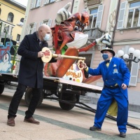 Un pacco di carnevale per aiutare il commercio locale