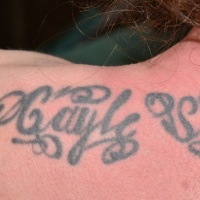 La donna dei tatuaggi ha un nome