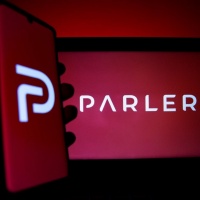 Parler fa causa ad Amazon