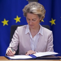 Vaccino: altre 300 milioni di dosi per l'Ue