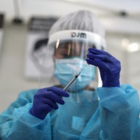 Il vaccino ferma anche la variante britannica, secondo Pfizer