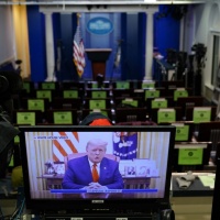 Trump condanna le violenze, ma non nomina l'impeachment