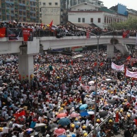 Monta la protesta: in centinaia di migliaia in strada contro il putsch