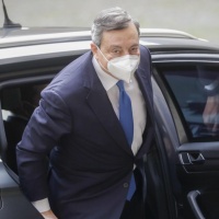 Draghi accetta l'incarico: «Sono certo che emergerà l'unità»