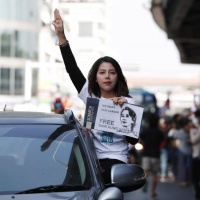 In migliaia ancora in strada contro il golpe