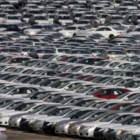 Scarseggiano i chip: Subaru riduce le stime di vendita