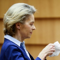 Vaccini, il "mea culpa" di von der Leyen