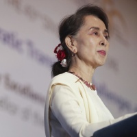 Aung San Suu Kyi accusata d'importazione illegale di walkie-talkie